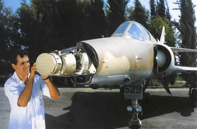 Энциклопедия современной военной авиации 1945 – 2002 ч 3 Фотоколлекция - pic_10.jpg