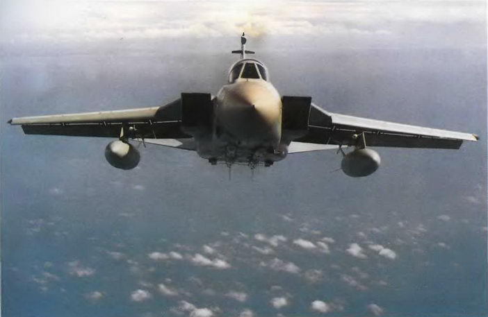 Энциклопедия современной военной авиации 1945 – 2002 ч 3 Фотоколлекция - pic_12.jpg