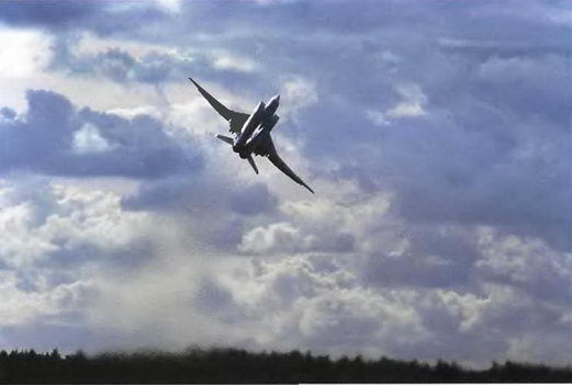 Энциклопедия современной военной авиации 1945 – 2002 ч 3 Фотоколлекция - pic_41.jpg