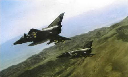 Энциклопедия современной военной авиации 1945 – 2002 ч 3 Фотоколлекция - pic_9.jpg