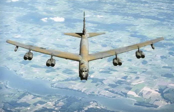 Энциклопедия современной военной авиации 1945 – 2002 ч 3 Фотоколлекция - pic_50.jpg