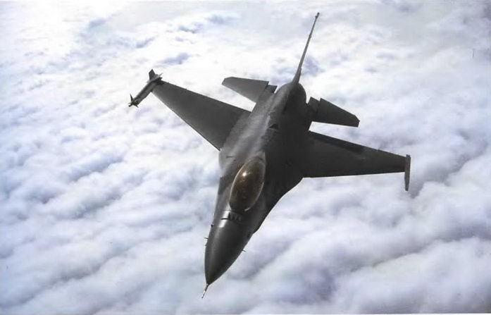 Энциклопедия современной военной авиации 1945 – 2002 ч 3 Фотоколлекция - pic_60.jpg
