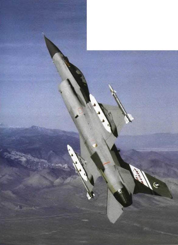 Энциклопедия современной военной авиации 1945 – 2002 ч 3 Фотоколлекция - pic_63.jpg